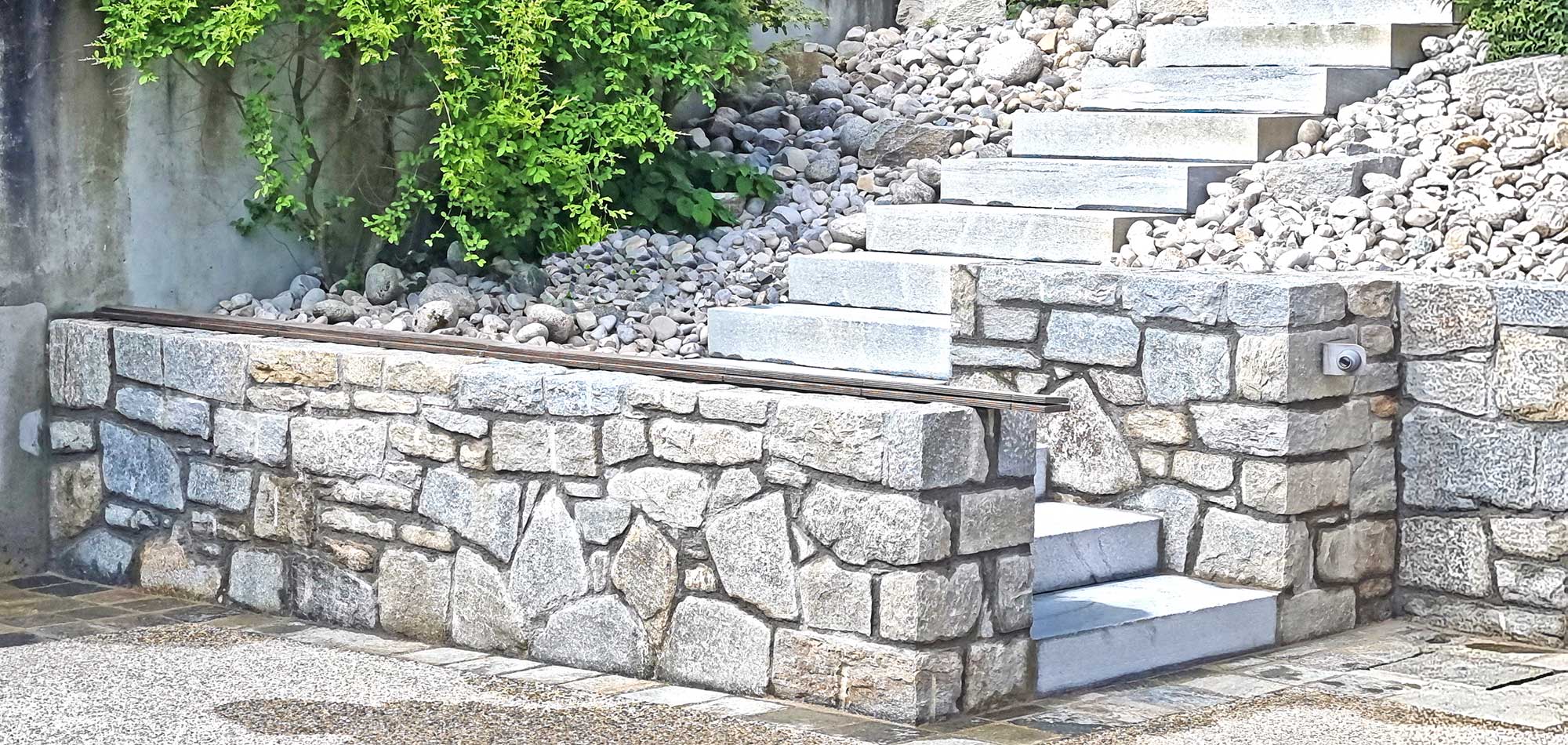 paysagiste en Savoie : realisation  d'un mur en maconnerie, mur en pierre