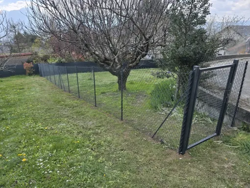 Réalisation d'une clôture en simple torsion gris anthracite à saint jean d'arvey, Chambéry, ANTHONY FONTAINE PAYSAGISTE