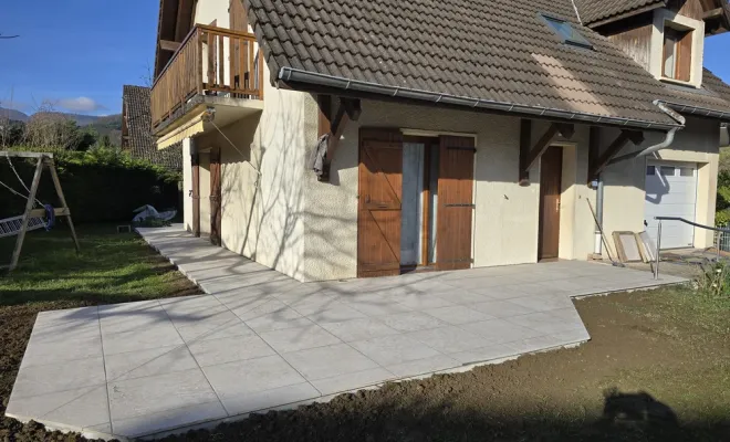 Réfection d'une terrasse en carrelage grès cérame à Chambéry, Chambéry, ANTHONY FONTAINE PAYSAGISTE