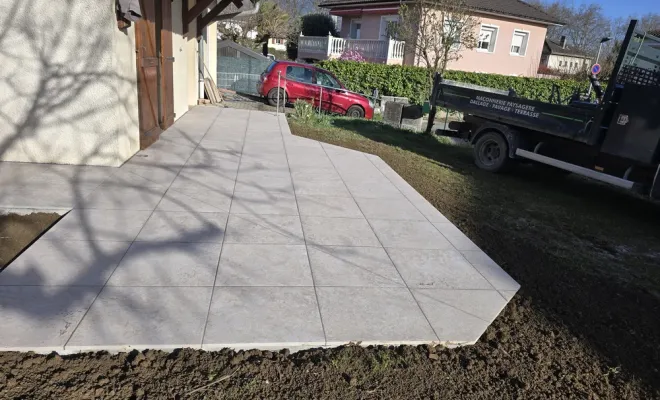 Réfection d'une terrasse en carrelage grès cérame à Chambéry, Chambéry, ANTHONY FONTAINE PAYSAGISTE