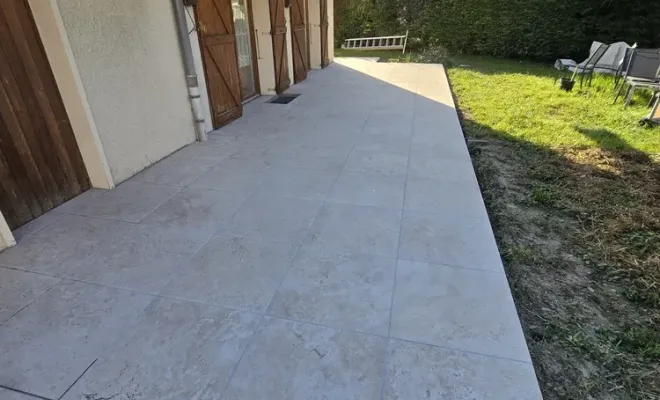Réfection d'une terrasse en carrelage grès cérame à Chambéry, Chambéry, ANTHONY FONTAINE PAYSAGISTE