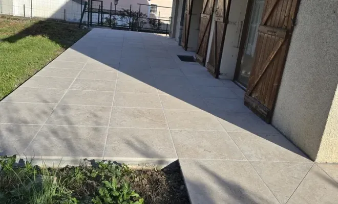 Réfection d'une terrasse en carrelage grès cérame à Chambéry, Chambéry, ANTHONY FONTAINE PAYSAGISTE