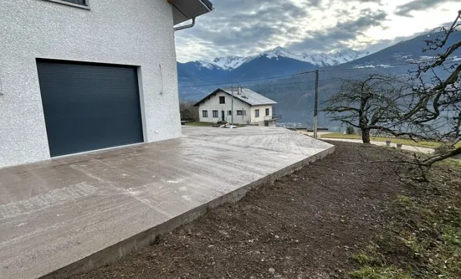 Une dalle béton pour une terrasse à la chapelle blanche, Chambéry, ANTHONY FONTAINE PAYSAGISTE