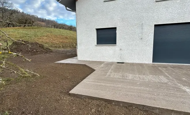 Une dalle béton pour une terrasse à la chapelle blanche, Chambéry, ANTHONY FONTAINE PAYSAGISTE