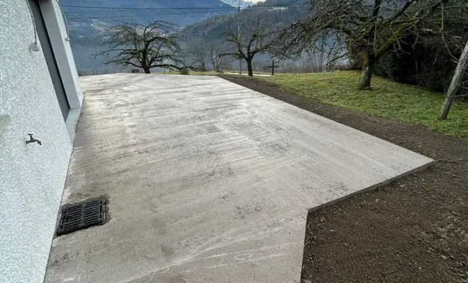 Une dalle béton pour une terrasse à la chapelle blanche, Chambéry, ANTHONY FONTAINE PAYSAGISTE