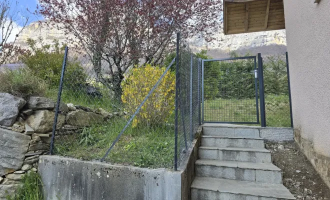 Réalisation d'une clôture en simple torsion gris anthracite à saint jean d'arvey, Chambéry, ANTHONY FONTAINE PAYSAGISTE