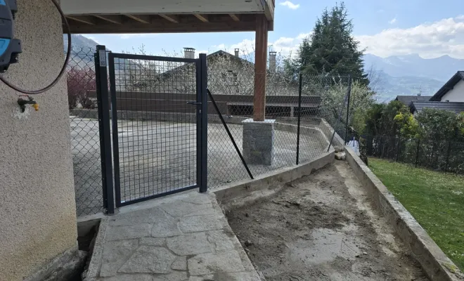 Réalisation d'une clôture en simple torsion gris anthracite à saint jean d'arvey, Chambéry, ANTHONY FONTAINE PAYSAGISTE