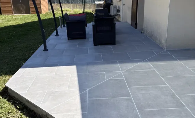 Réalisation d'une terrasse en carrelage grès cérame à Saint-Pierre d'Albigny, Chambéry, ANTHONY FONTAINE PAYSAGISTE