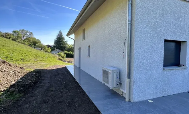 Habillage de terrasse en grès cérame à la Chapelle Blanche, Chambéry, ANTHONY FONTAINE PAYSAGISTE
