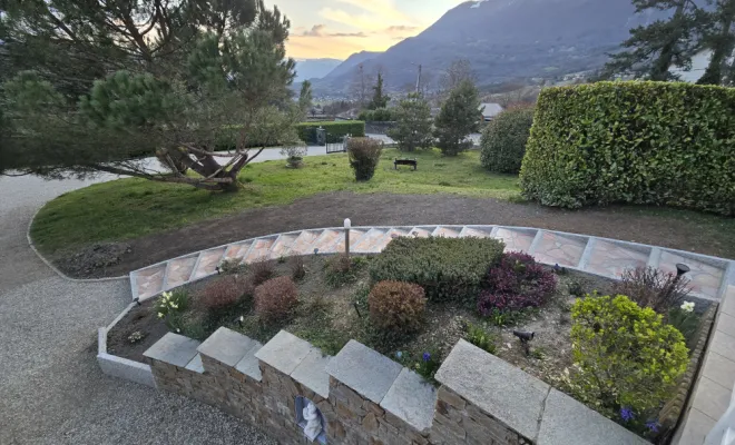 Escalier en pierre naturelle à Saint Pierre D'Albigny, Chambéry, ANTHONY FONTAINE PAYSAGISTE