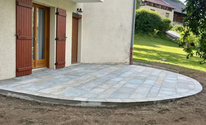 Terrasse en pierre naturelle à aillon le vieux, Chambéry, ANTHONY FONTAINE PAYSAGISTE