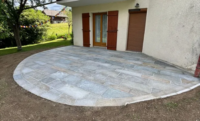 Terrasse en pierre naturelle à aillon le vieux, Chambéry, ANTHONY FONTAINE PAYSAGISTE