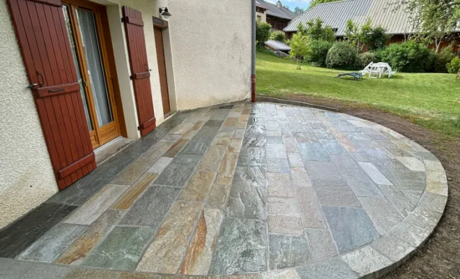 Terrasse en pierre naturelle à aillon le vieux, Chambéry, ANTHONY FONTAINE PAYSAGISTE